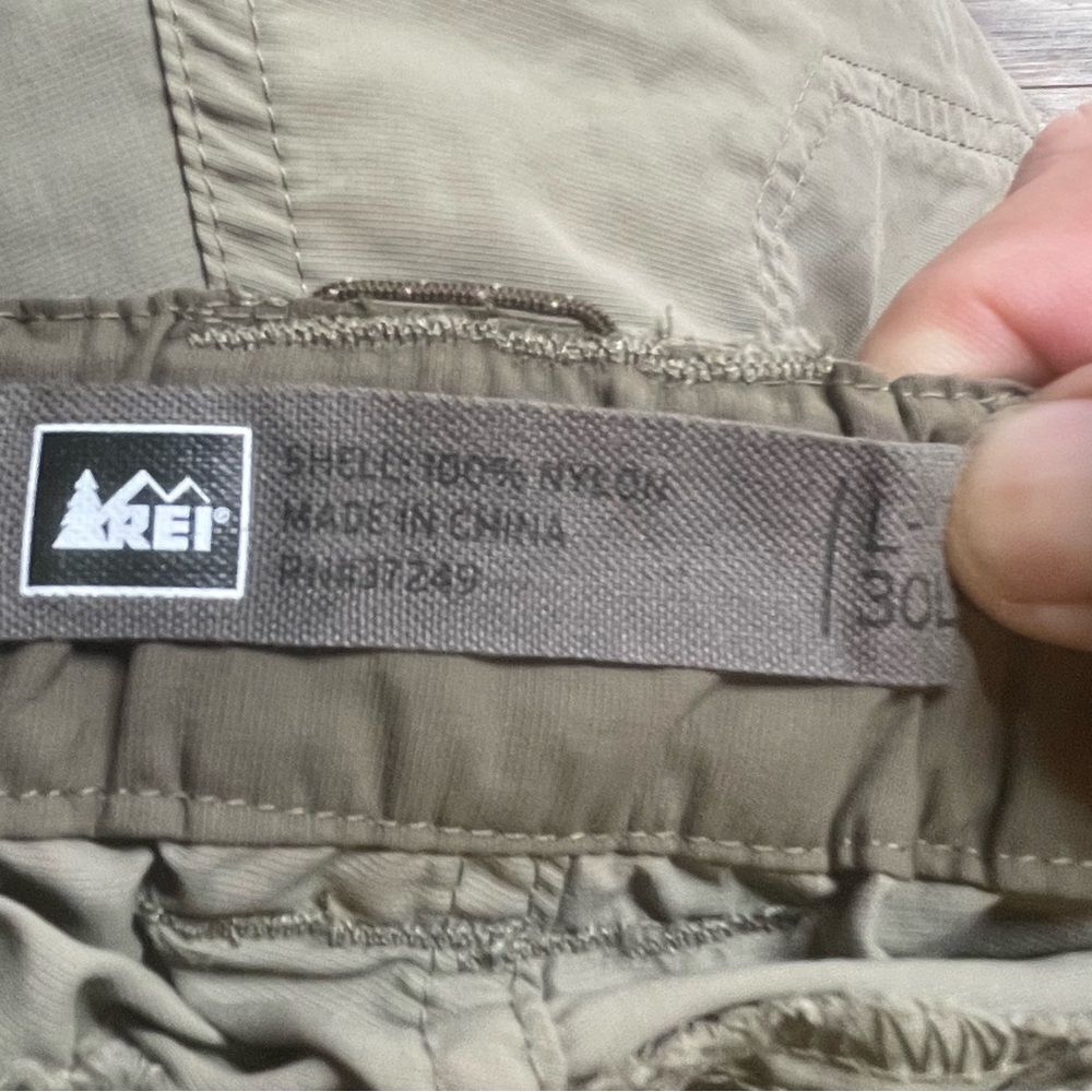 REI Army Green Khaki All Terrain Weatherproof Utility Pants in Size Large x 30L - Picture 2 of 5
